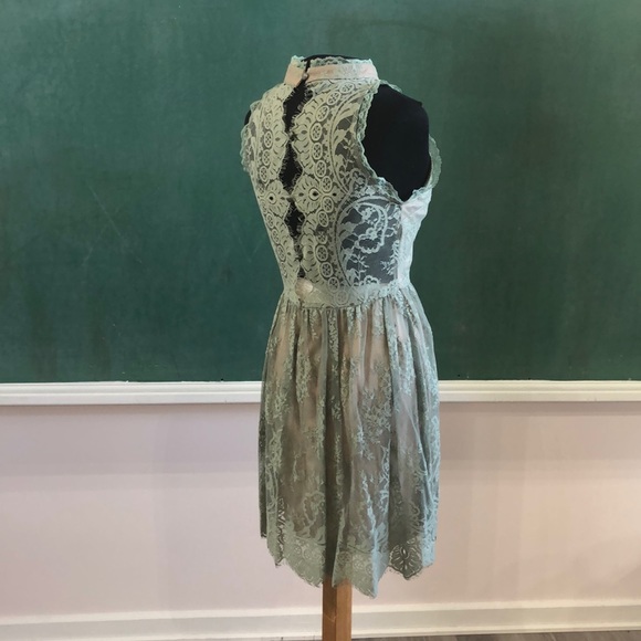 Stretch short lace dress - Picture 3 of 12